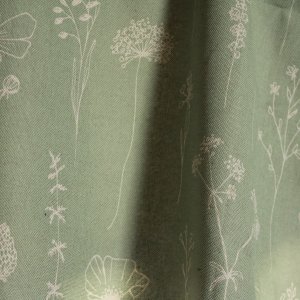 Detailweergave van groene bloemengordijnen Blossom Flora BB2503