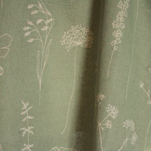 Fris en bloemrijk interieur met Blossom Flora gordijnen in het groen BB2503