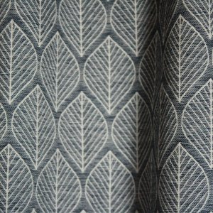 Gordijnen met blauwe Scandinavische blaadjes, voor een leuke kinderkamer