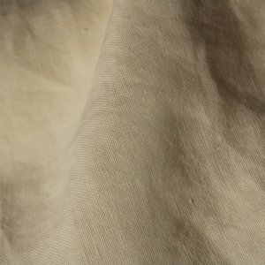 Detail van het patroon van linnen gordijnen in ivoor uit de Elite collectie, natuurlijke stofstructuur en ivoor kleur voor rustig interieur