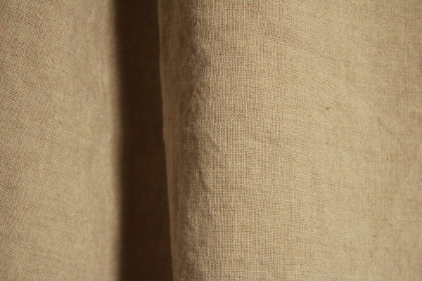 Linnen gordijnen Elite taupe in sfeer impressie stof, natuurlijke uitstraling