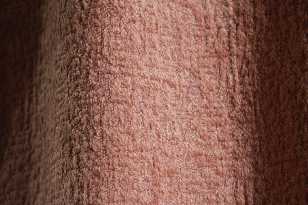 Oudroze retro gordijn Shabby Chic met versleten stofstructuur