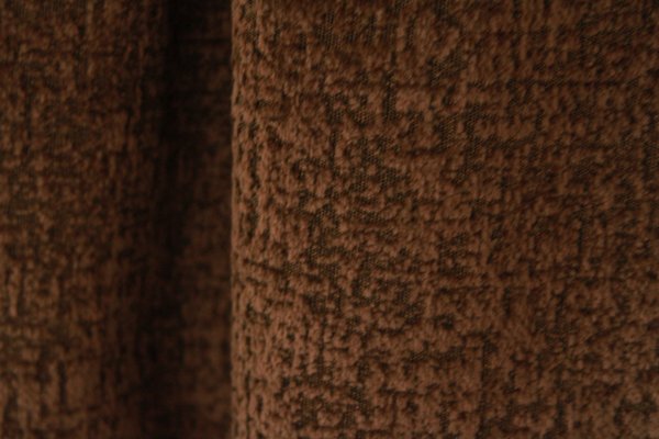 Detail van taupekleurig shabby chic gordijn BB2428, gesleten structuur voor een retro look