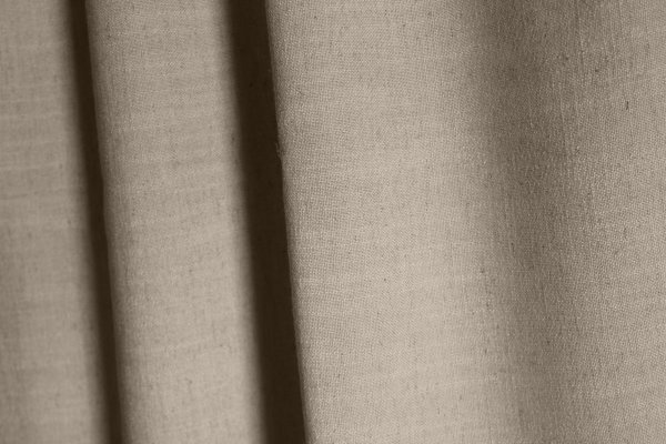 Patroon van soft taupe gordijn uit de Elegance collectie, semi-lichtdoorlatend, type JC2459.