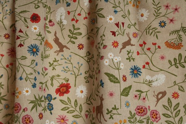 Detail van het patroon op de Sprankel bloemen gordijnen bb2489 okika