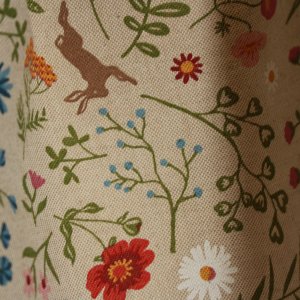 Patroon van Sprankel bloemen gordijnen, een vrolijk dessin