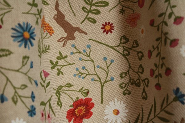 Patroon van Sprankel bloemen gordijnen, een vrolijk dessin