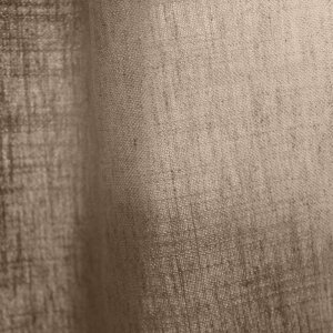 Taupe gordijn uit de Elegance collectie, type JC2452, stofdetails met semi-lichtdoorlatende kwaliteit en levendig effect. gordijnen op maat door ons atelier