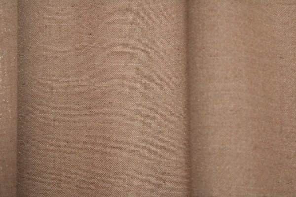 Stofpatroon van beige gordijnen elegance collectie JC2548 Okika, semi lichtdoorlatend en kleurvast