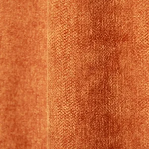 Detailfoto van de stofdetails van chenille gordijnen in okergeel, BB2408 een zachte chenillestof met een rijke textuur en een warme, diepe okergele kleur voor een luxe en sfeervolle uitstraling.
