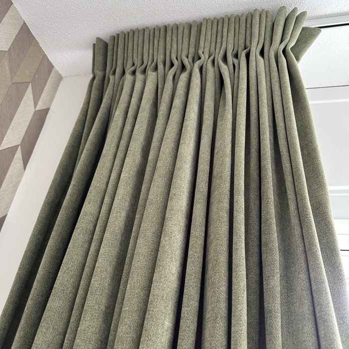 Chenille-pistache-gordijnen-slaapkamer-sfeer Chenille-pistache-gordijnen-slaapkamer-sfeer