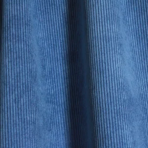 Foto van de stofdetails van de corduroy gordijnen in kobalt blauw, JC2401 ribstof met een duidelijke structuur en een diepe, kobaltblauwe tint voor een luxe uitstraling.