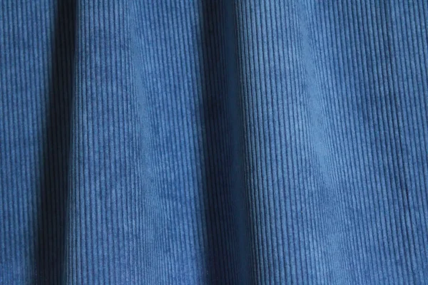 Foto van de stofdetails van de corduroy gordijnen in kobalt blauw, JC2401 ribstof met een duidelijke structuur en een diepe, kobaltblauwe tint voor een luxe uitstraling.