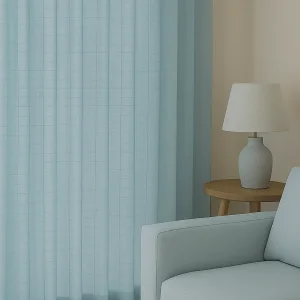 Lichtblauw gordijn uit de Florain-collectie in een passende interieur setting met lichte lichtinval als sfeervol beeld van de gordijnen
