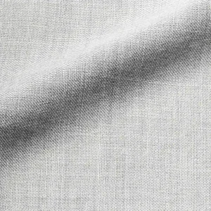 lose-up van het stofpatroon van Norena offwhite vouwgordijnen, kleur REY2578 een effen gordijnstof met subtiele structuur en een lichte, neutrale offwhite tint.