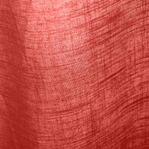 Structuurfoto van de terra gordijnen REY2568 uit de Saphira Light collectie van Okika, in het licht met zichtbare weving en luchtige, lichtdoorlatende stof.