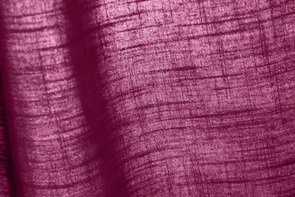 Stofstructuur van aubergine gordijnen met linnen look uit de Saphira collectie van Okika, semi lichtdoorlatend met subtiele linnen weving