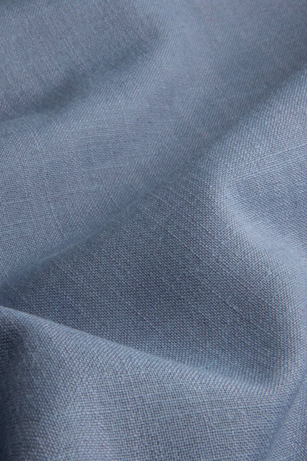Blauwe vouwgordijnen uit de Elegance collectie, model Okika JC2556, semi licht doorlatende vouwgordijnen