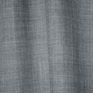 detailfoto van de stof van grijsblauwe gordijnen uit de Florain collectie (JC2521) van Okika, met een subtiele weefstructuur.
