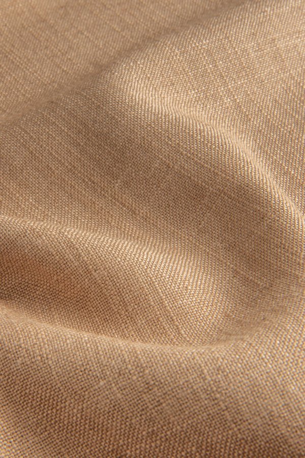 vouwgordijnen in een honing kleur tint uit de Elegance collectie, model Okika JC2551. kleur en slijtvaste stof