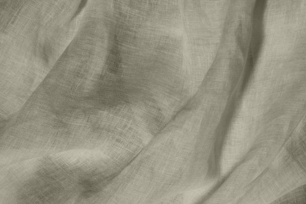 Close-up van ivoorkleurige inbetween gordijnen van 100% linnen uit de Maison-collectie, met zichtbare natuurlijke weving in de stof
