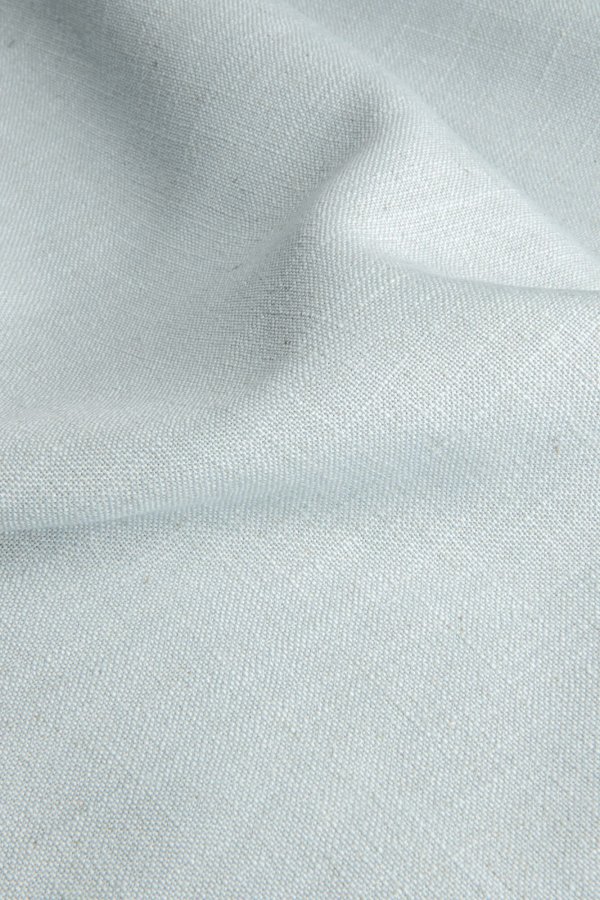 licht blauwe vouwgordijnen uit de Elegance collectie, model JC2559 Okika, prachtige stof van hoge kwaliteit. slijt en kleurvast.