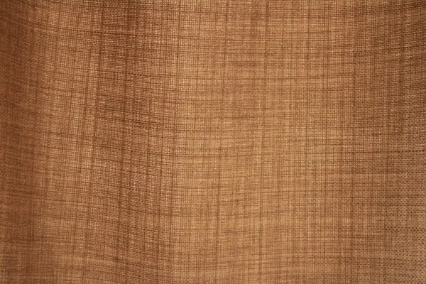 Close-up van het stofstructuur van lichtbruine gordijnen uit de Florain collectie (JC2515) van Okika, met een subtiele weefstructuur die het daglicht zacht binnen laat