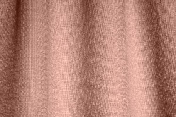 Close-up van het stofpatroon van lichtroze gordijnen uit de Florain collectie (JC2528) van Okika, semi lichtdoorlatende gordijnen die kleurvast zijn