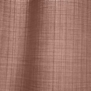 Detailfoto van de stofstructuur van lichtroze licht roze gordijnen uit de Florain collectie (JC2528) van Okika, filtert het daglicht op zachte wijze