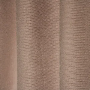 sfeer fot van roze Imperial gordijnen, perfect voor een stijlvol en romantisch interieur.