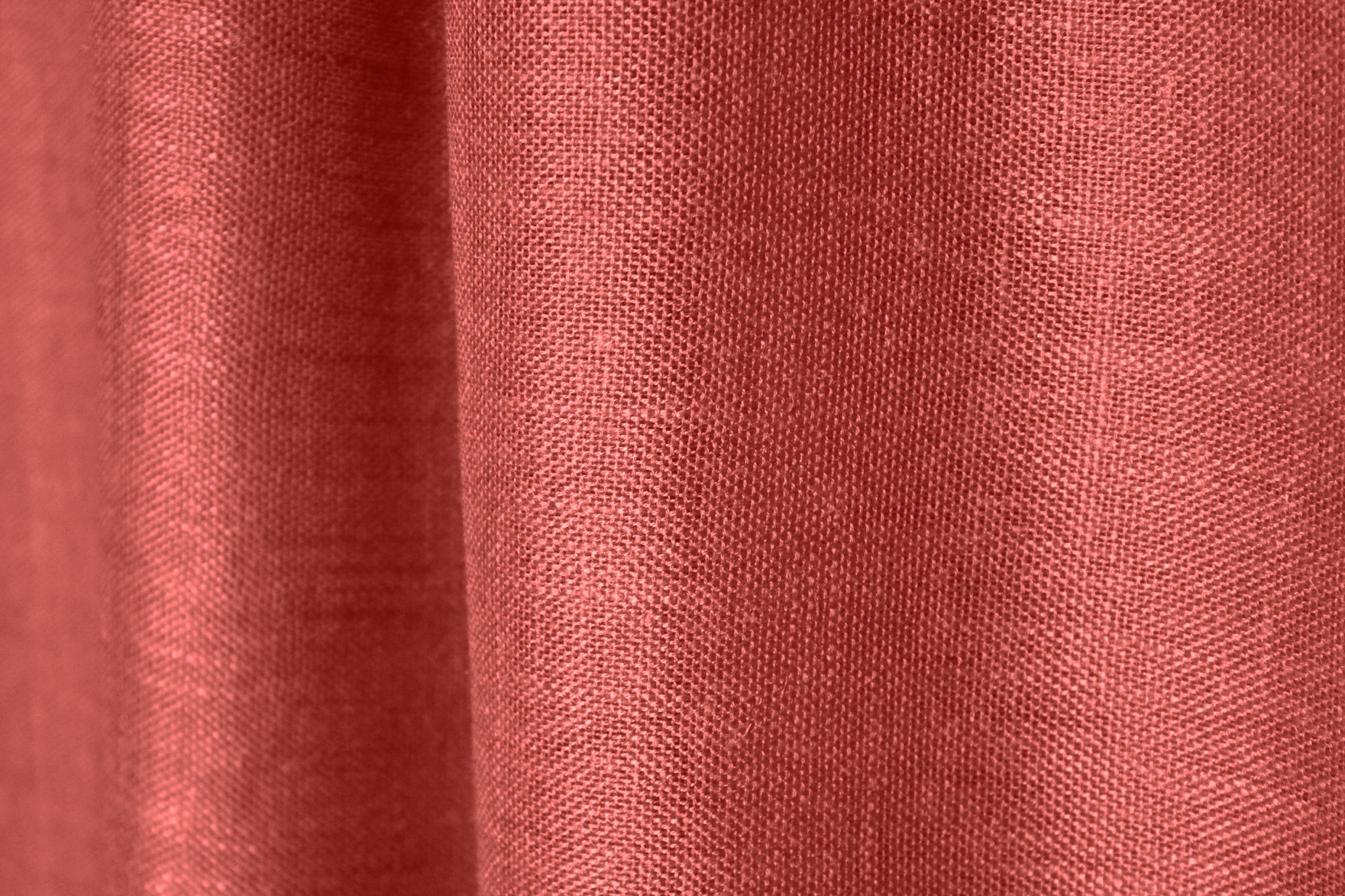 Detailfoto van de terra inbetween gordijnen uit de Saphira Light collectie van Okika, close-up van de geweven structuur.