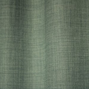 Sfeerfoto van turquoise gordijnen uit de Florain collectie (JC2526) van Okika, die de ruimte een frisse sfeer geven, semi licht doorlatende stof en kleurvast