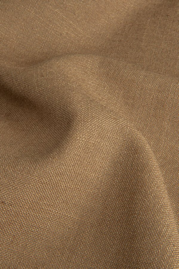 vouwgordijnen in een warme taupe tint uit de Elegance collectie, model Okika JC2551. kleur en slijtvast stof