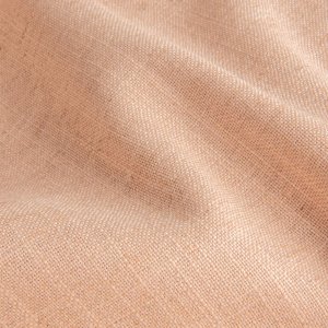 zacht roze vouwgordijnen uit de Elegance collectie, model JC2561 Okika, hoge licht echtheid en martindale score. zachtroze heeft een zalm kleurige tint