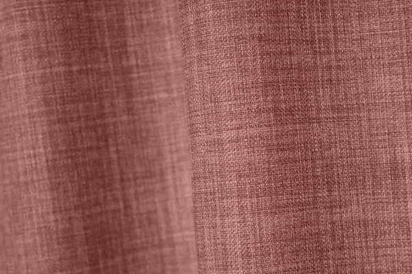 close-up van het stofpatroon van mauve gordijnen uit de Florain collectie (JC2531) van Okika, semi lichtdoorlatende gordijnen.