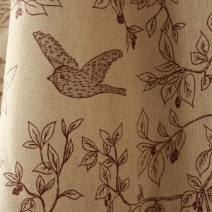 Fleurige vogels gordijnen met kleurrijk stofpatroon in plooi – Okika BB2533
