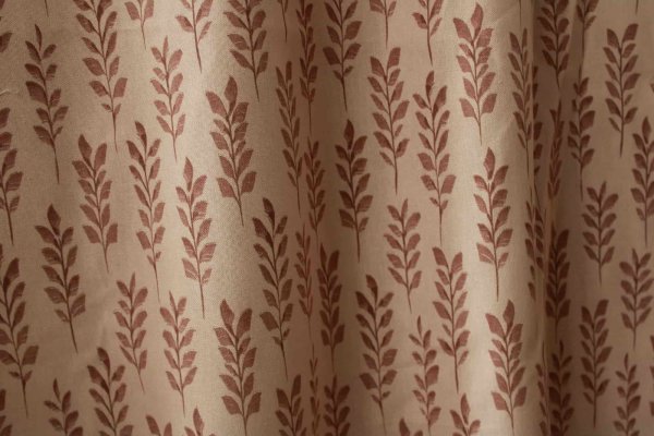 Leaves blush bloemengordijnen in moderne woonkamer, sfeerfoto Okika BB2531