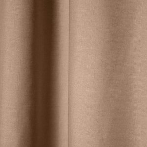 Sfeerbeeld van beige gordijnen uit de Saphira-collectie van Okika