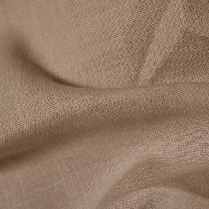 Close-up van de geweven structuur in beige Saphira gordijnen van Okika