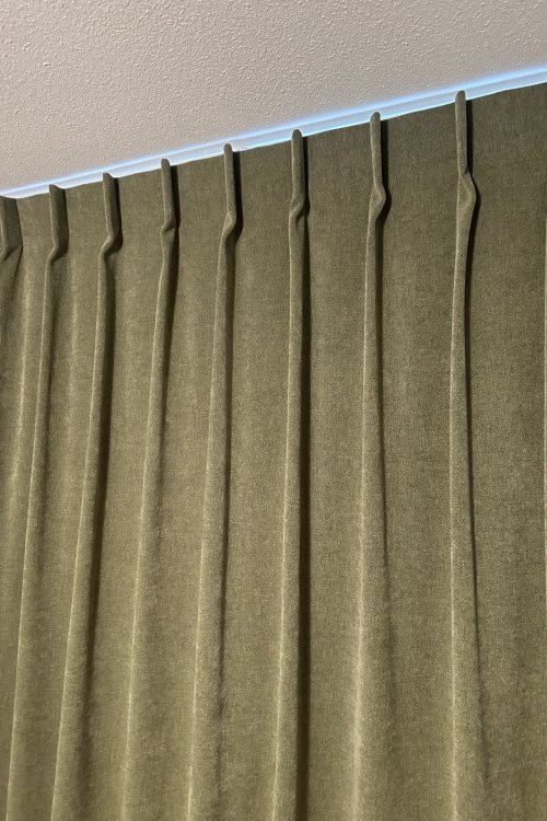 Chenille-gordijnen-pistache-klant-afwerking Chenille-gordijnen-pistache-klant-afwerking