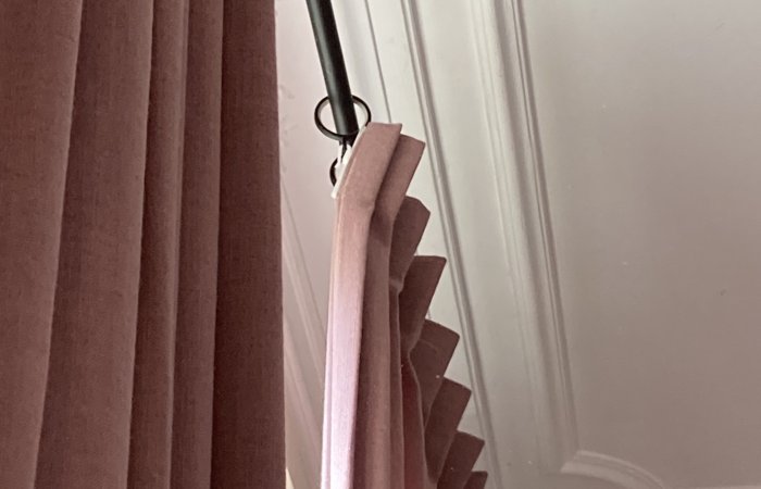 elegance-roze-gordijnen-woonkamer-klant-ophangsysteem elegance-roze-gordijnen-woonkamer-klant-ophangsysteem