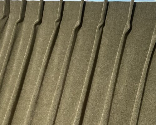 enkele-plooi-ophangsysteem-gordijnen-okika-voorbeeld voorbeeld enkele plooi als ophangsysteem voor gordijnen, gordijn met enkele plooi