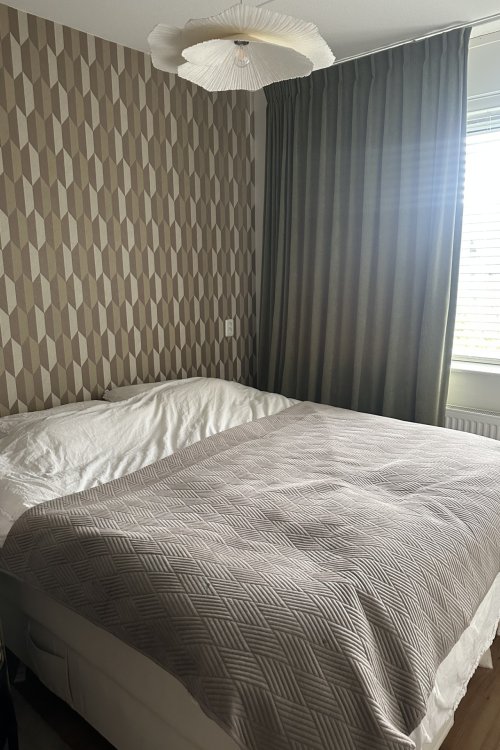 slaapkamer-klant-sfeer-gordijnen-half-open slaapkamer-klant-sfeer-gordijnen-half-open