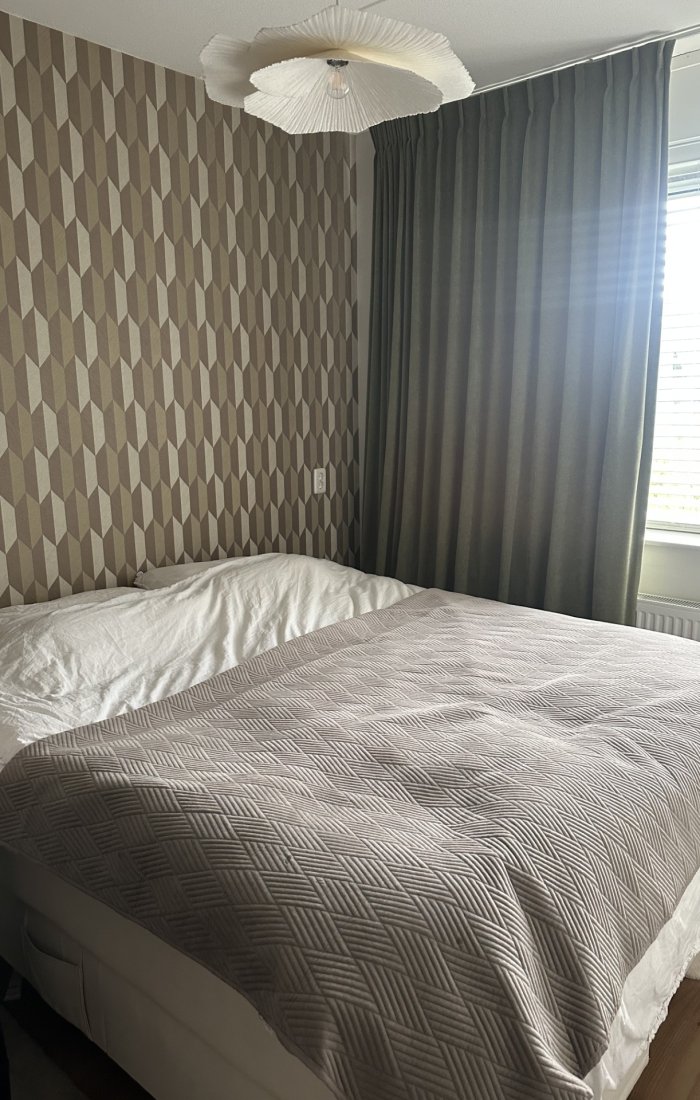 slaapkamer-klant-sfeer-gordijnen-half-open slaapkamer-klant-sfeer-gordijnen-half-open