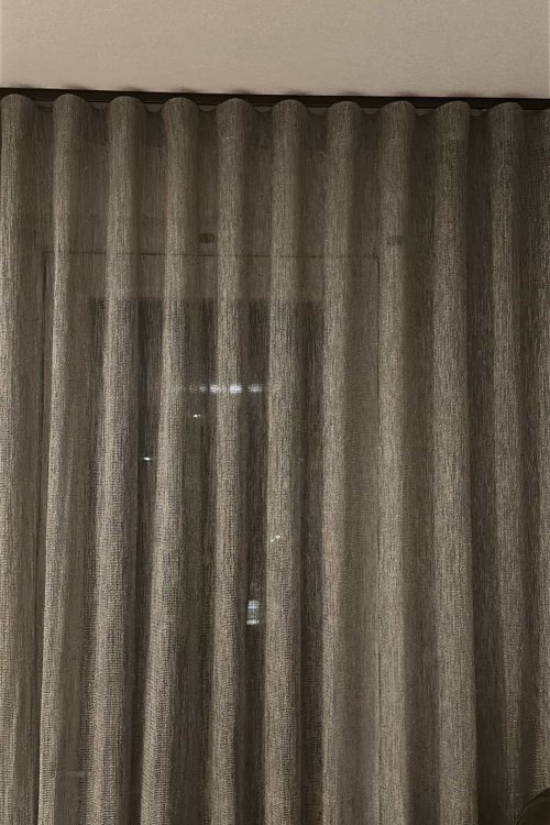 Linea-grijs-interieursetting-woonkamer-klant-wavegordijn (1) (1)