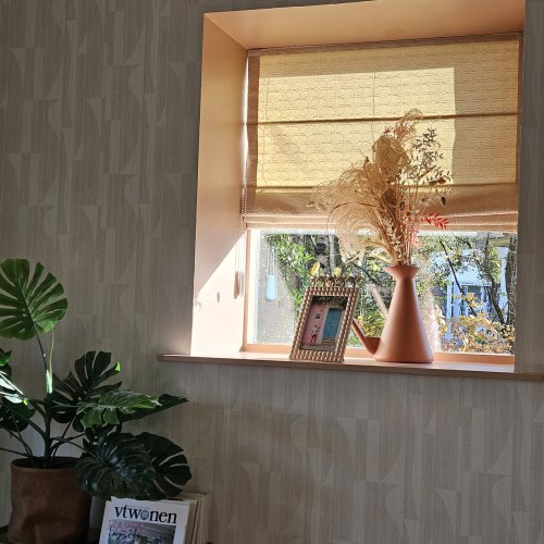 Zacht-retro-creme-vouwgordijnen-interieurfoto-woonkamer-klant