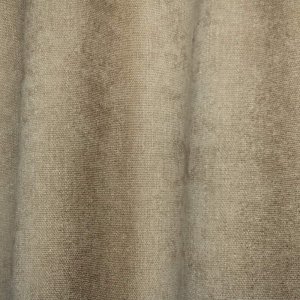 Beige gordijnen uit de Imperial collectie van Okika, sfeerfoto met gordijnen in de plooi