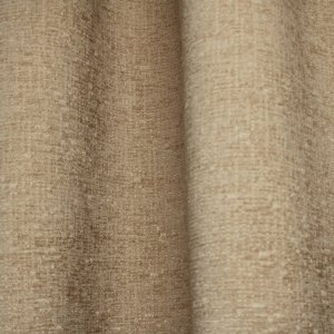 Sfeerfoto van beige teddy chenille gordijnen van Okika, getoond in de plooi bij daglicht zodat je een goed beeld krijgt bij gordijnen