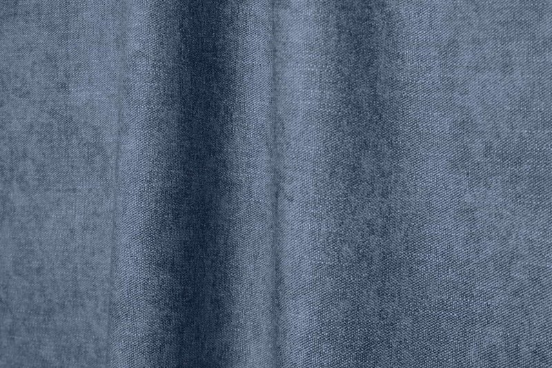 Blauwe gordijnen uit de Imperial collectie van Okika, sfeerfoto met gordijnen in de plooi