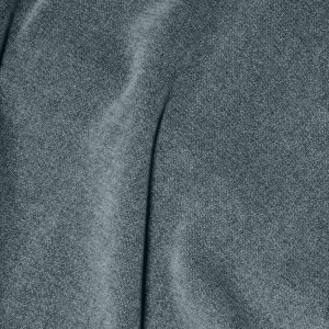 Stofstructuur van petrolkleurige chenille gordijnen van Okika, gefotografeerd op korte afstand.